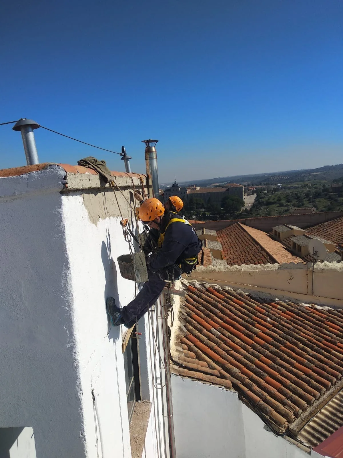 ENFOSCADO Y PINTADO FACHADA MEDIANERA